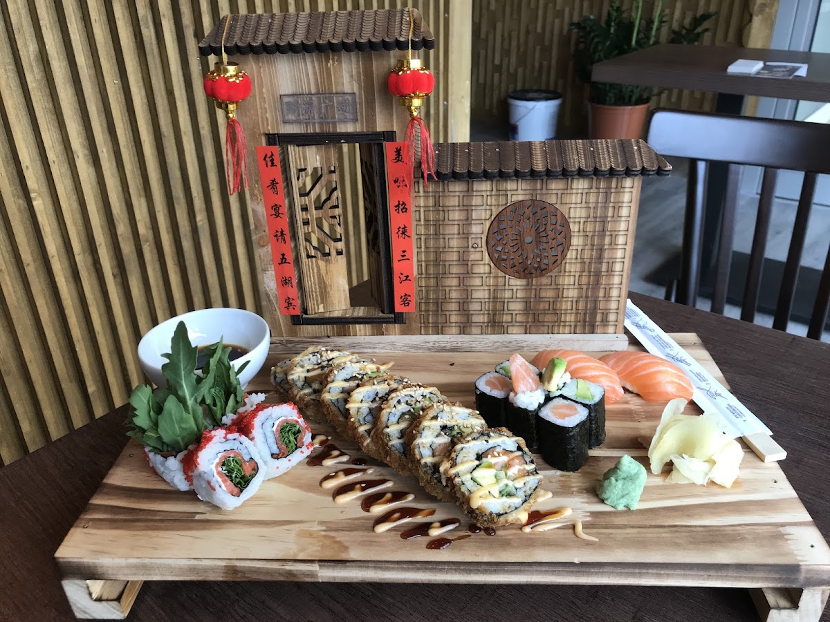 Towa Ramen Sushi Bar Photos 2